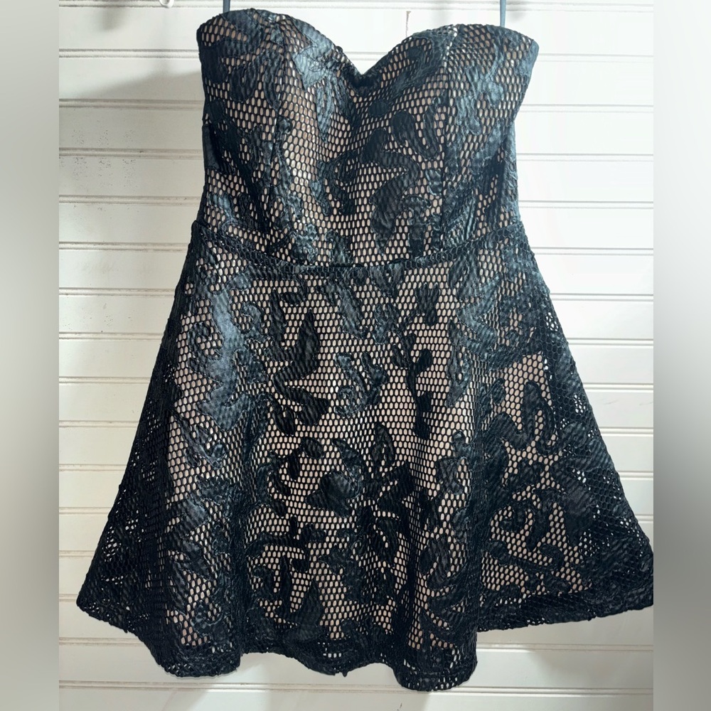 Lette Mesh Netted Strapless Little Black Dress L